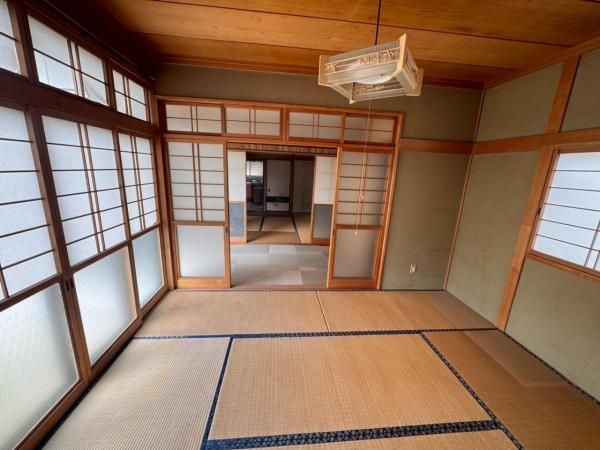 5DK House for Sale in Fukushima City with Large Garden - Thumbnail 4