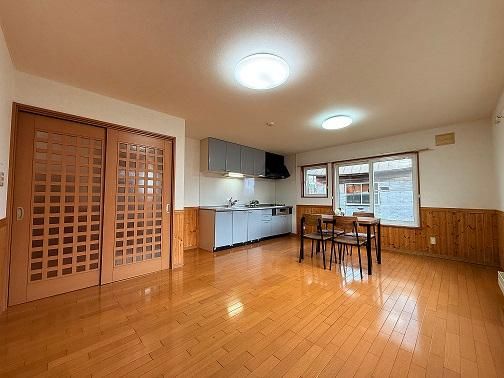7LDK Renovated House on Corner Lot in Tsukigata, Hokkaido - Thumbnail 4