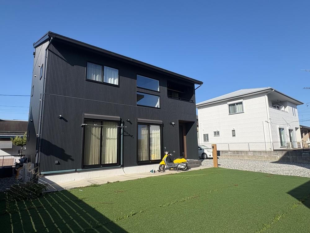 4LDK House for Sale in Hamamatsu with Large Garden - Thumbnail 2