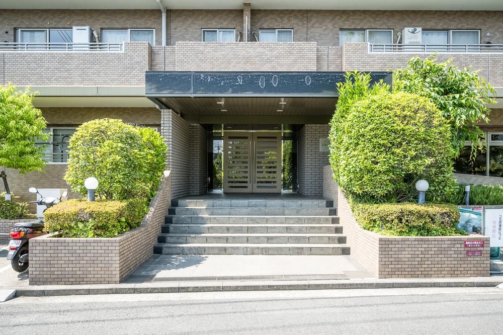 Renovated 3LDK Apartment in Kohoku Ward, Yokohama - Thumbnail 2