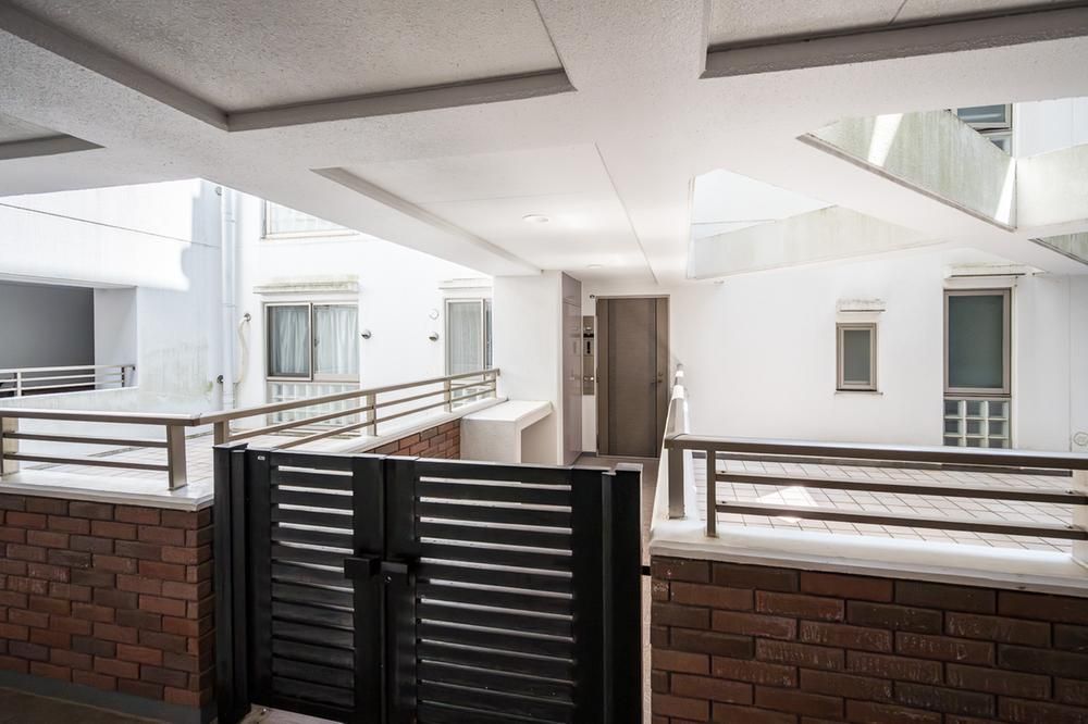 Renovated 3LDK Apartment in Kohoku Ward, Yokohama - Thumbnail 4
