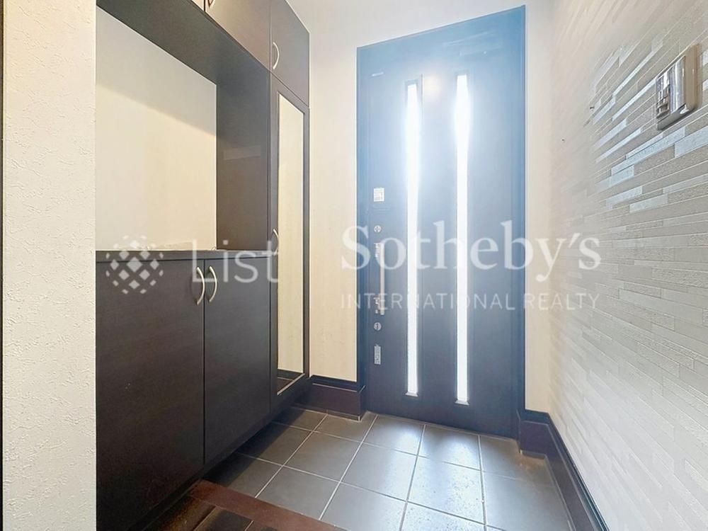 Renovated 3LDK+S House with Garage in Serigaya, Yokohama - Thumbnail 3