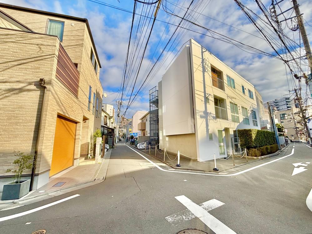 3LDK House for Sale in Kamiikebukuro, Toshima, Tokyo - Thumbnail 4
