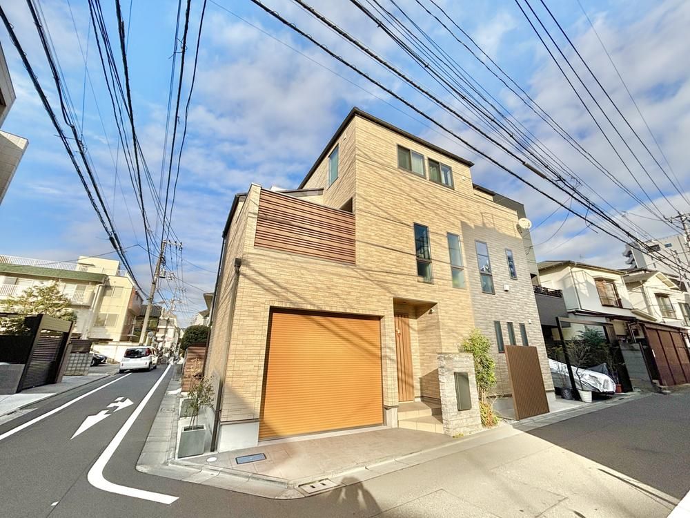 3LDK House for Sale in Kamiikebukuro, Toshima, Tokyo - Thumbnail 2