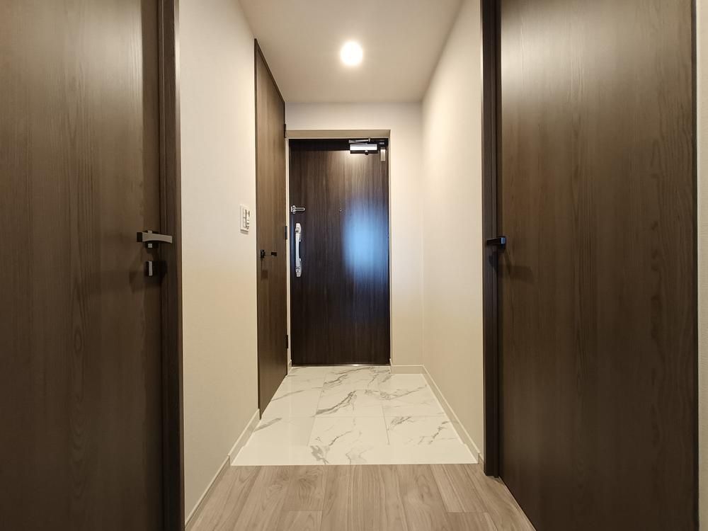 New 2LDK Apartment Near Hiroshima Station, 68.52m² - Thumbnail 2