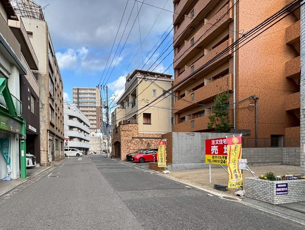Land for Garage House in Kure, Hiroshima with Building Plans - Thumbnail 2