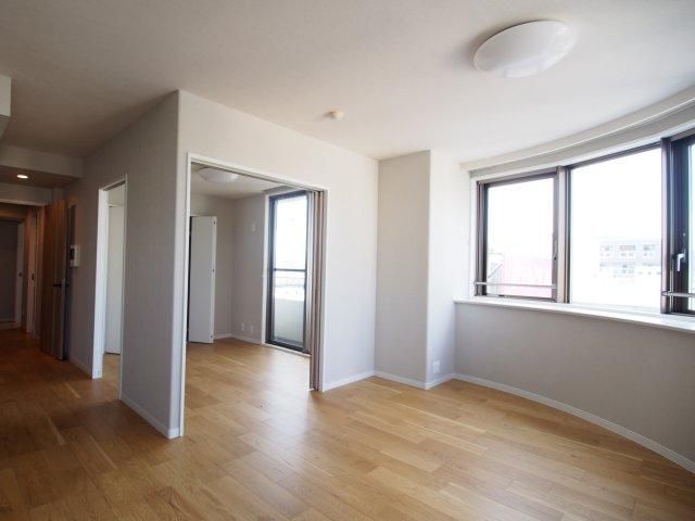 Renovated 2LDK Apartment in Fukushima City for 22.9 Million Yen - Thumbnail 3