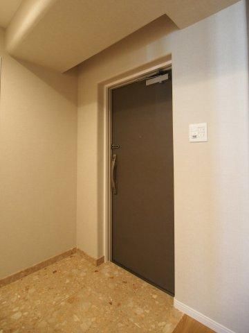 Renovated 2LDK Apartment in Fukushima City for 22.9 Million Yen - Thumbnail 2