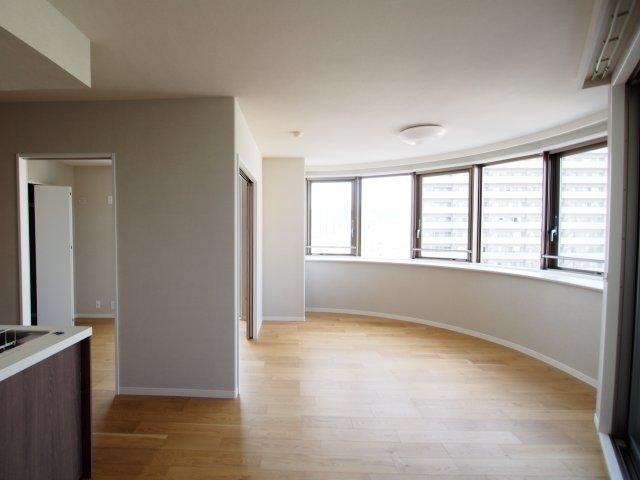 Renovated 2LDK Apartment in Fukushima City for 22.9 Million Yen - Thumbnail 4