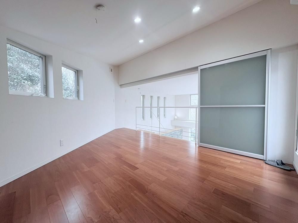 Spacious 2LDK+S Designer House in Shinjuku Nakai 2-Chome - Thumbnail 4