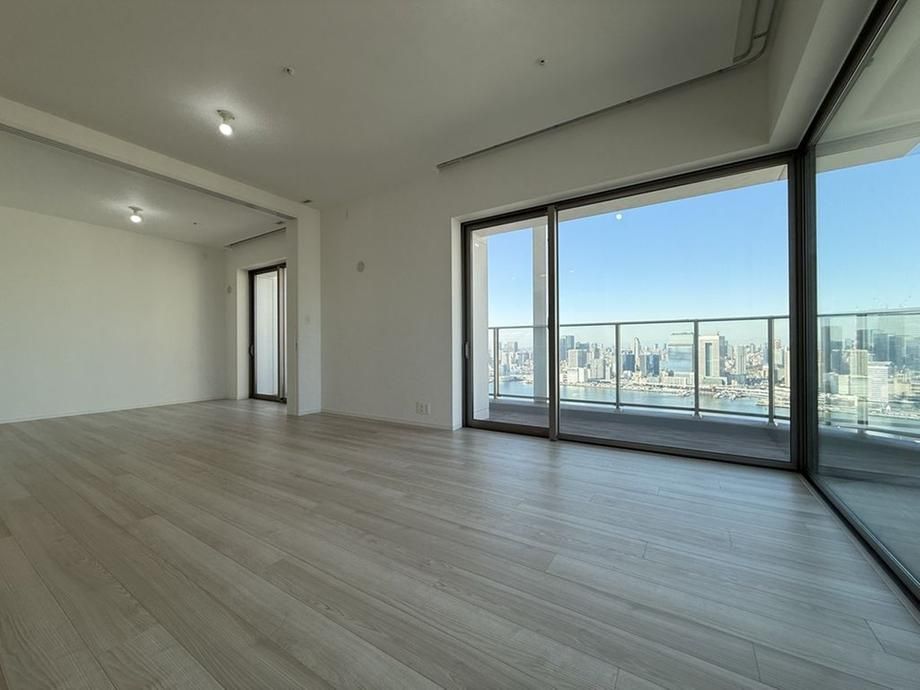 3LDK Apartment for Sale in Harumi, Chuo-ku, Tokyo - 78.82 sqm - Thumbnail 2