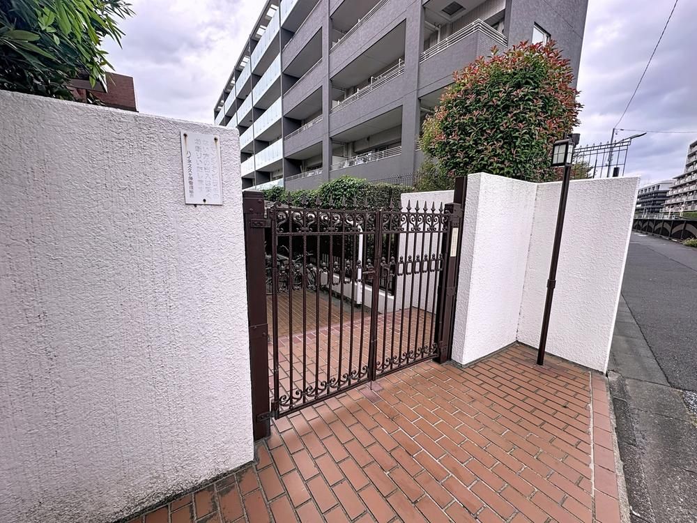Renovated 3LDK Apartment with Private Garden in Ota, Tokyo - Thumbnail 4