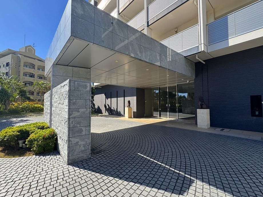 2LDK Apartment for Sale in Omoromachi, Naha, Okinawa - 80.39 sqm - Thumbnail 2