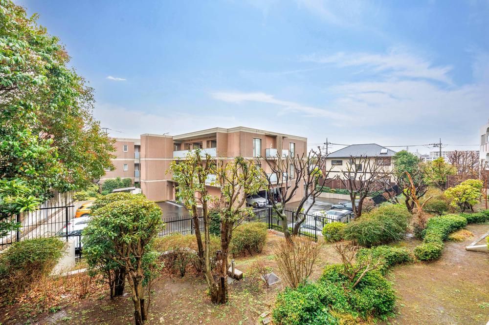 3LDK Apartment for Sale in Yamate-cho, Yokohama - 101.43m2 - Thumbnail 4