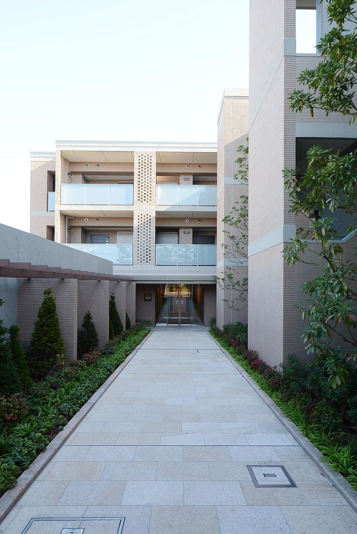 3LDK Apartment for Sale in Yamate-cho, Yokohama - 101.43m2 - Thumbnail 2