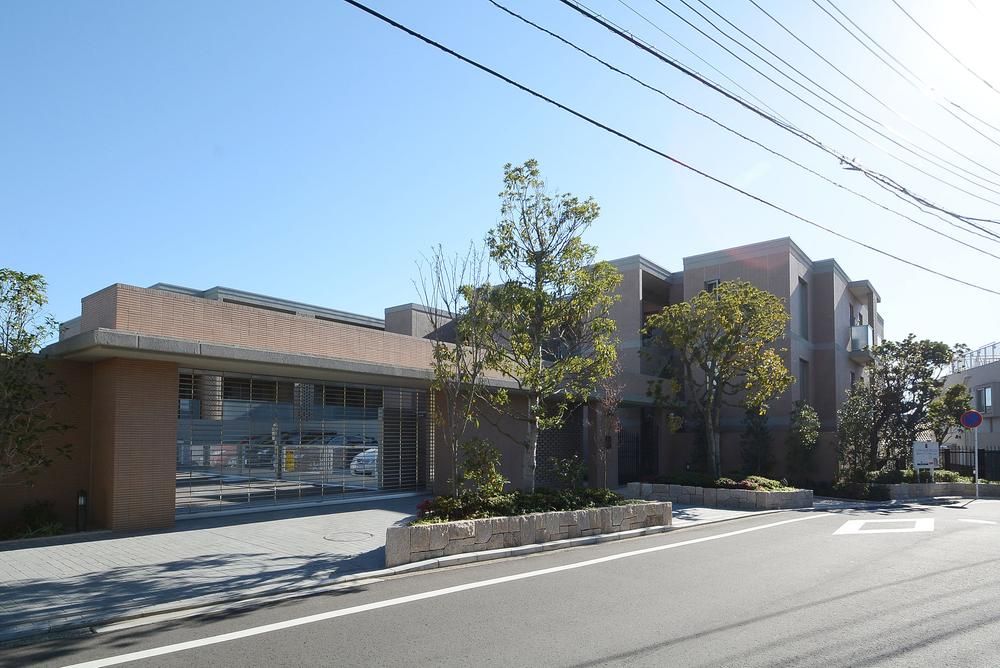 3LDK Apartment for Sale in Yamate-cho, Yokohama - 101.43m2 - Thumbnail 3