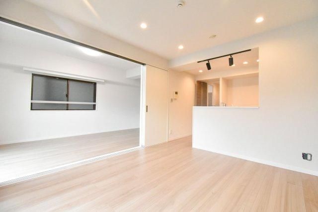 Renovated 1LDK Apartment in Kawasaki Saiwai Ward - Thumbnail 4