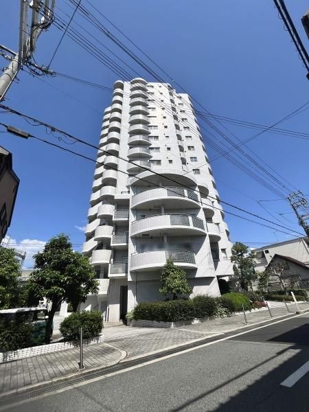 3LDK Apartment for Sale Near Komagawanakano Station, Osaka - Thumbnail 2