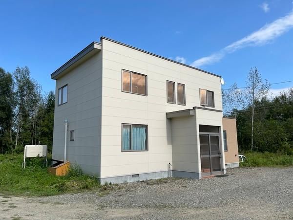 4LDK Detached House on Large Lot in Obihiro, Hokkaido - Thumbnail 2
