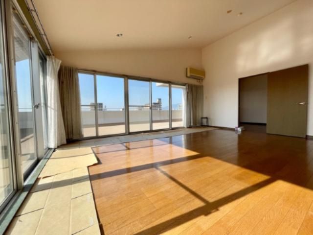 2LDK Apartment for Sale Near Saga Station - 74.7m2 - Thumbnail 4