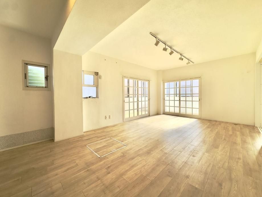 2LDK Apartment for Sale in Isogo, Yokohama - 66.45m2 - Thumbnail 3