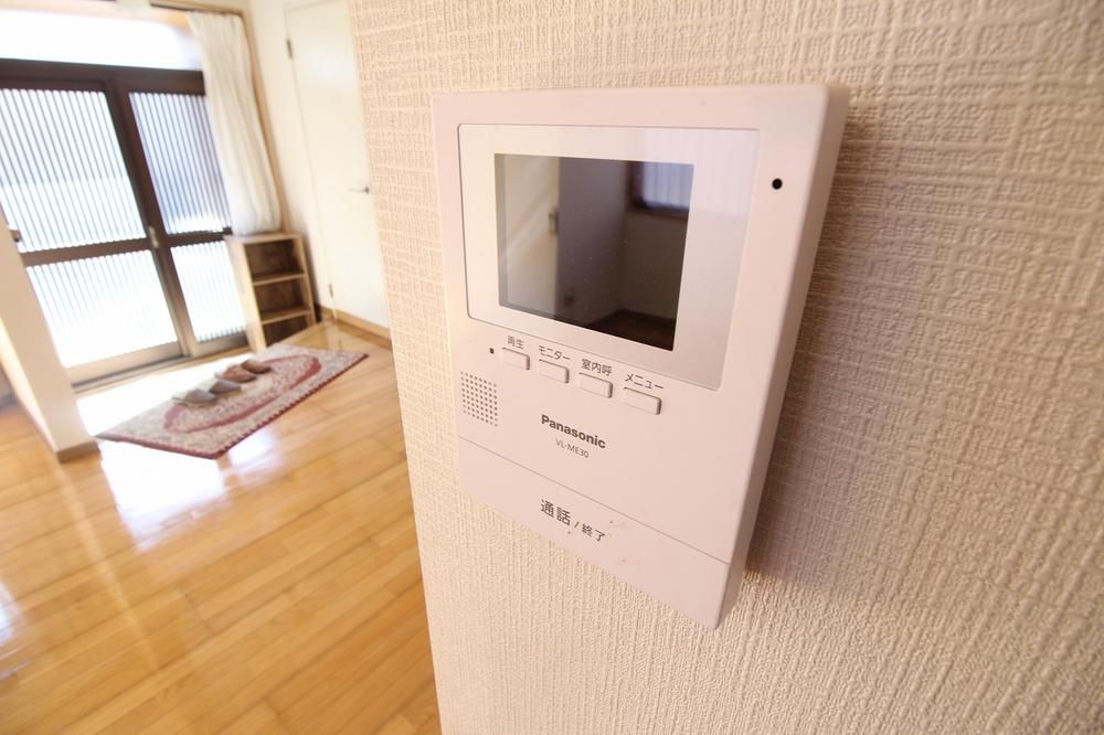 2LDK House with Garden for Sale in Akishima, Tokyo - Thumbnail 3