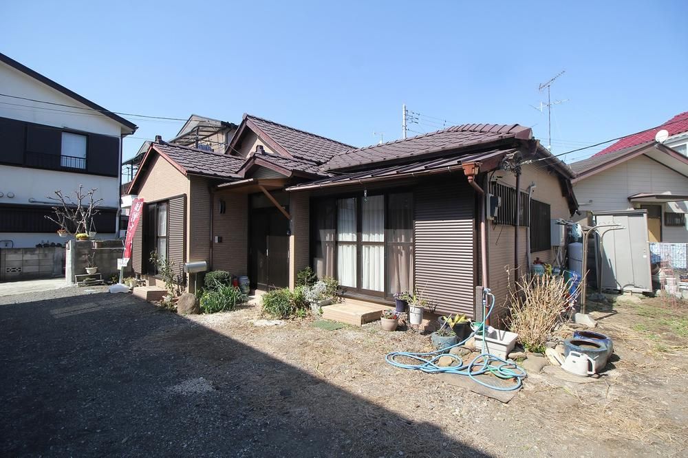 2LDK House with Garden for Sale in Akishima, Tokyo - Thumbnail 2