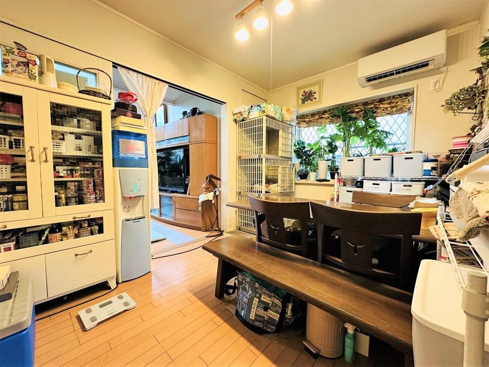 4LDK Custom-Built Home in Kasuga City with Parking for 2 Cars - Thumbnail 4