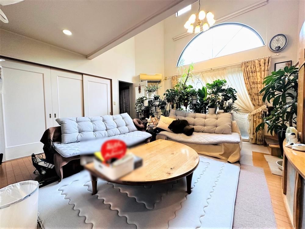 4LDK Custom-Built Home in Kasuga City with Parking for 2 Cars - Thumbnail 3