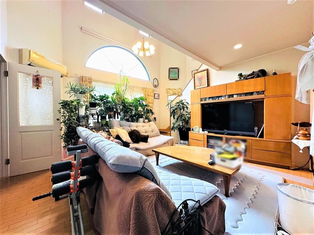 4LDK Custom-Built Home in Kasuga City with Parking for 2 Cars - Thumbnail 2