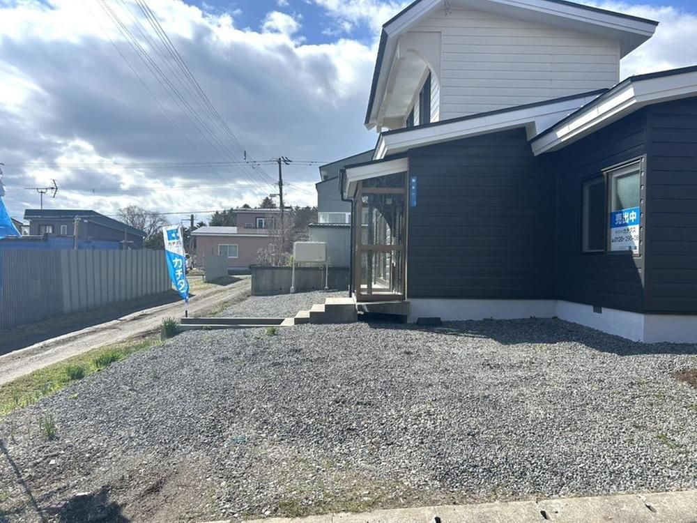 Renovated 4LDK House on Corner Lot in Muroran, Hokkaido - Thumbnail 3