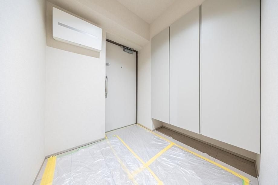 3LDK Apartment for Sale in Minami Aoyama, Minato-ku, Tokyo - Thumbnail 3