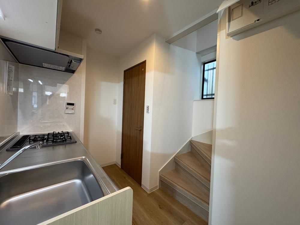 Renovated 1LDK House Near Numabukuro Station in Nakano, Tokyo - Thumbnail 3
