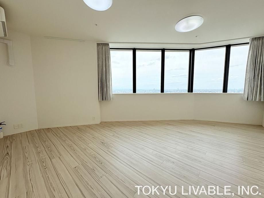3LDK Apartment for Sale in Musashi-Kosugi, Kawasaki - Thumbnail 2
