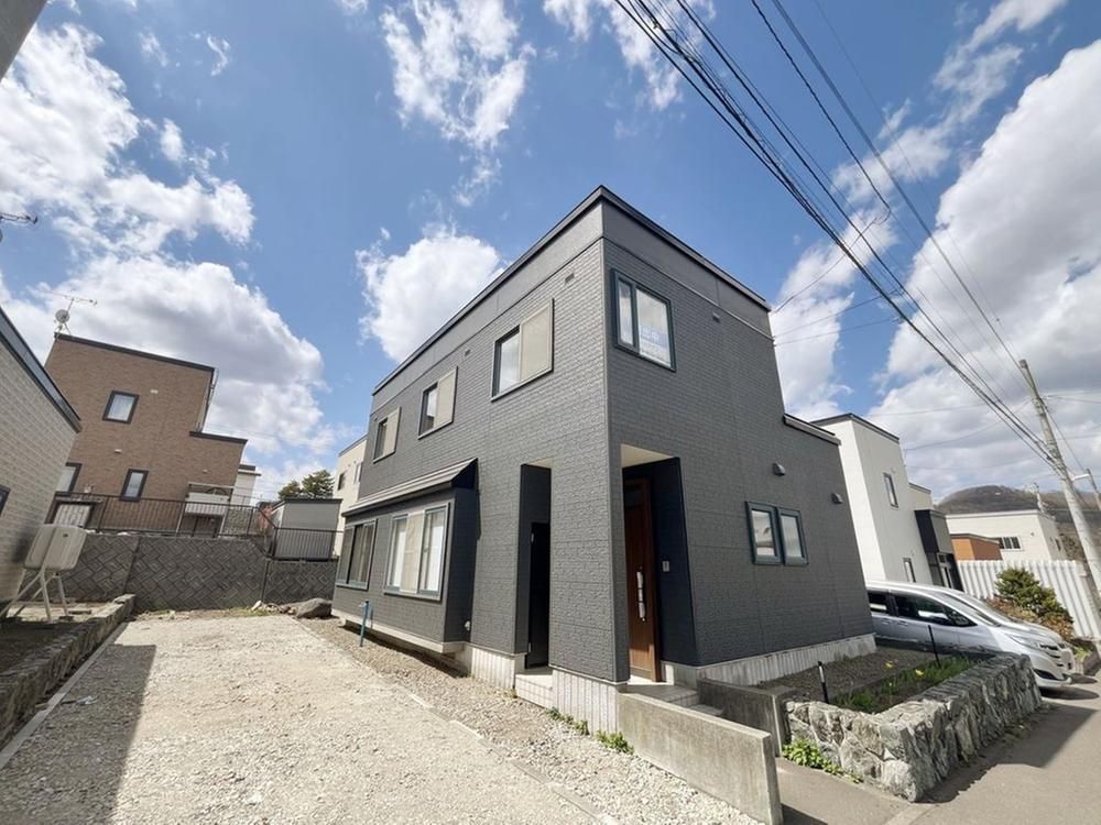 Renovated 4LDK House for Sale in Minami-ku, Sapporo - Thumbnail 2