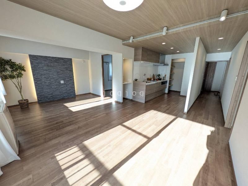 Renovated 3LDK+S Apartment for Sale in Sapporo Chuo-ku - Thumbnail 4