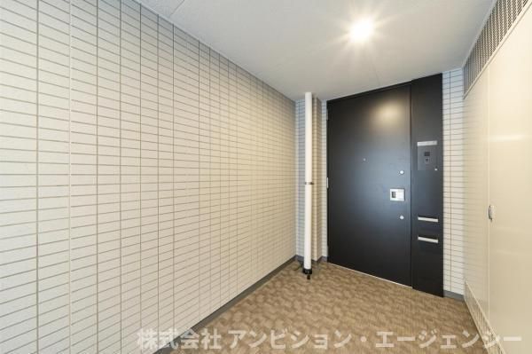 2LDK Apartment for Sale in Shinagawa, Tokyo - 85.68m2 - Thumbnail 2