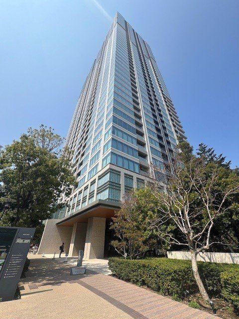 1LDK Apartment for Sale in Shirokane, Minato-ku, Tokyo - Thumbnail 2