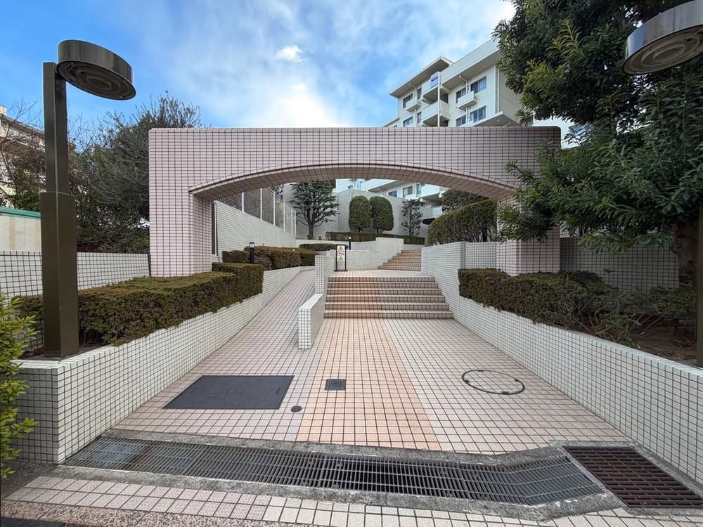 Renovated 3LDK+S Apartment Near Nokendai Station, Yokohama - Thumbnail 2