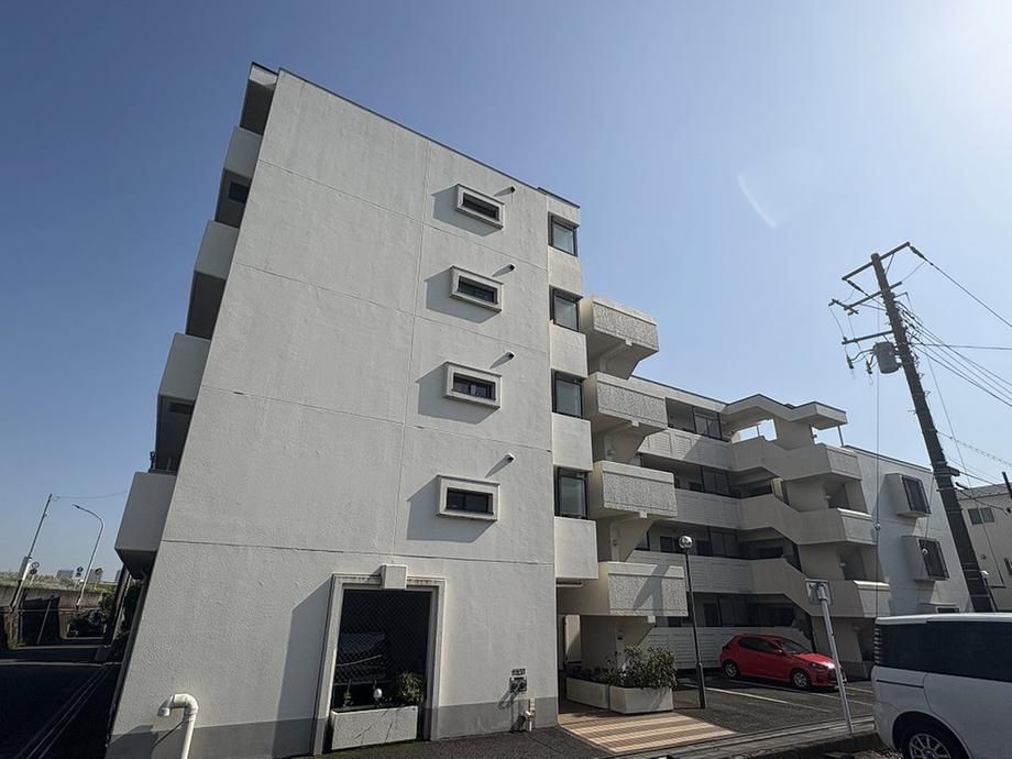 2DK Condominium for Sale in Kawasaki, Saiwai Ward - Thumbnail 2