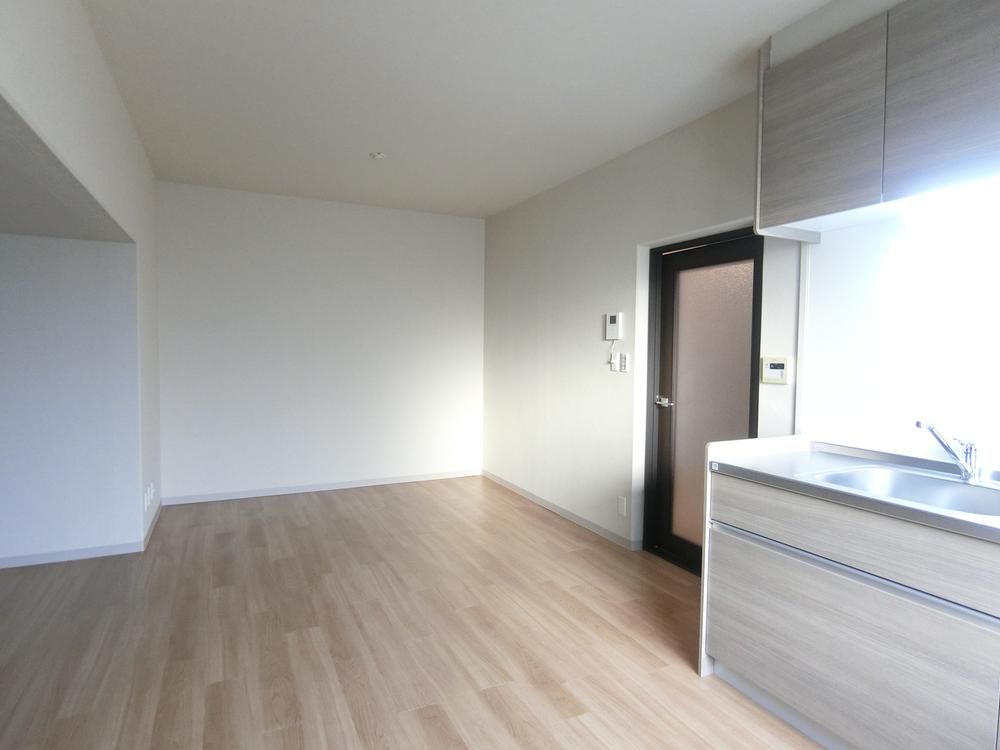 Emerald Mansion Itsukaichi 3LDK Apartment for Sale in Hiroshima - Thumbnail 4