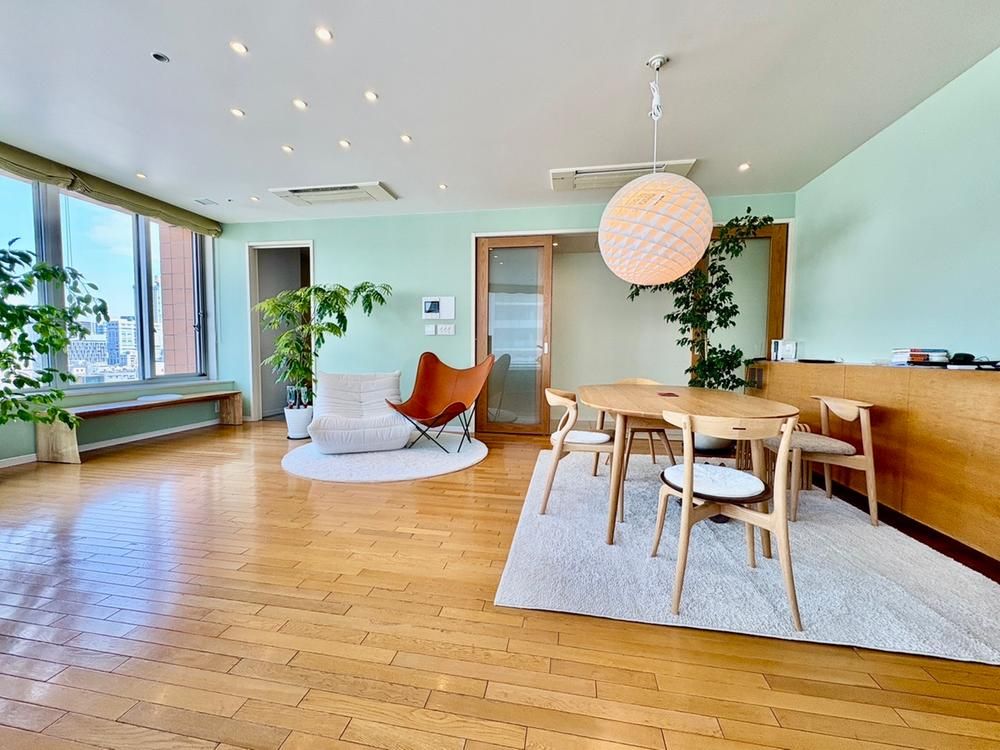 Aoyama Park Tower 2LDK+2S Apartment for Sale in Shibuya, Tokyo - Thumbnail 4