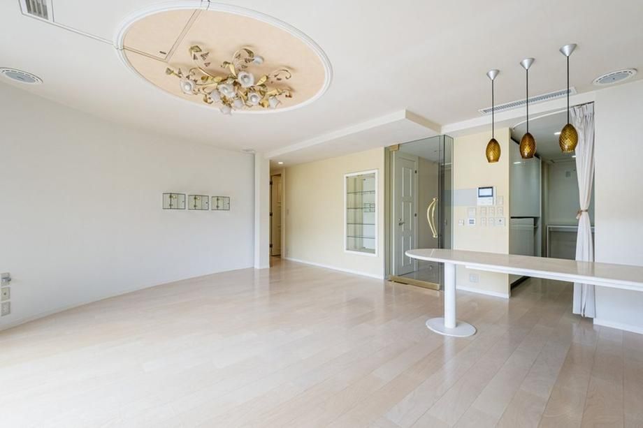 2LDK Condominium in Hiroo, Shibuya-ku, Tokyo - Thumbnail 4