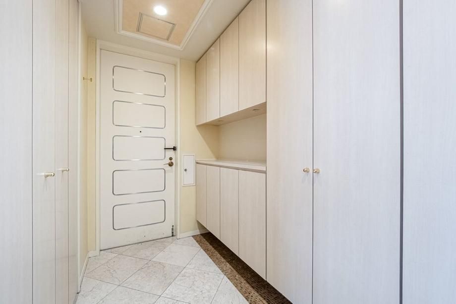 2LDK Condominium in Hiroo, Shibuya-ku, Tokyo - Thumbnail 3