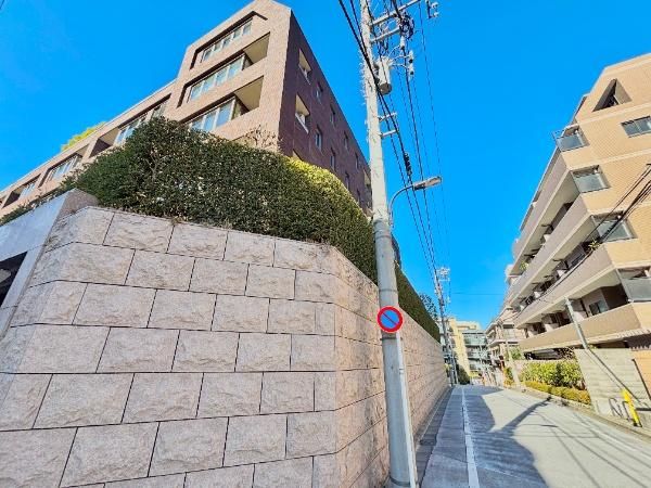 3LDK Apartment for Sale in Shinjuku, Tokyo - 96.02 sqm - Thumbnail 2