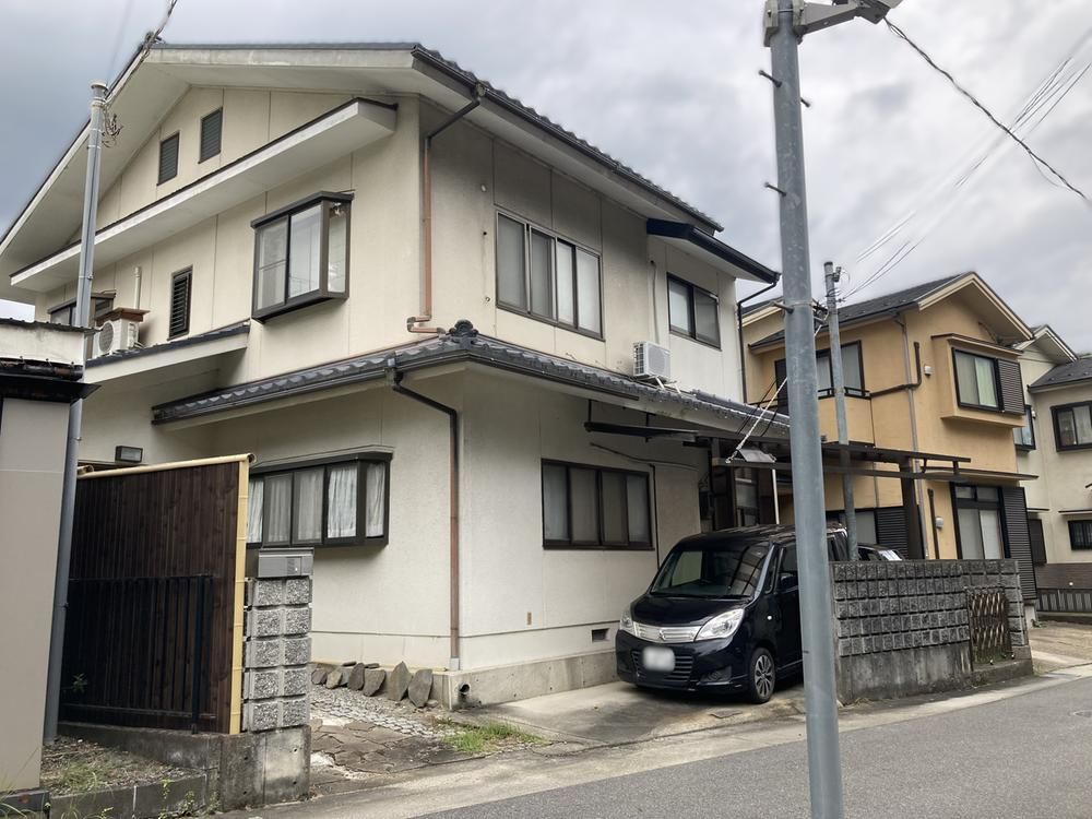5LDK Steel-Frame House for Sale in Iwakura, Kyoto - Thumbnail 2