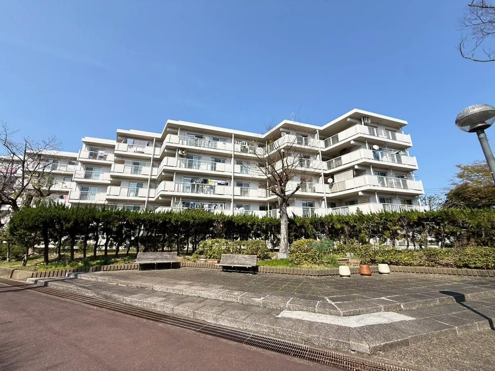 3LDK Apartment for Sale in Kanazawa-ku, Yokohama - Thumbnail 2