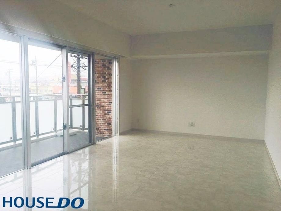 2LDK Apartment for Sale in Chatan, Okinawa - 66.47 sqm - Thumbnail 4