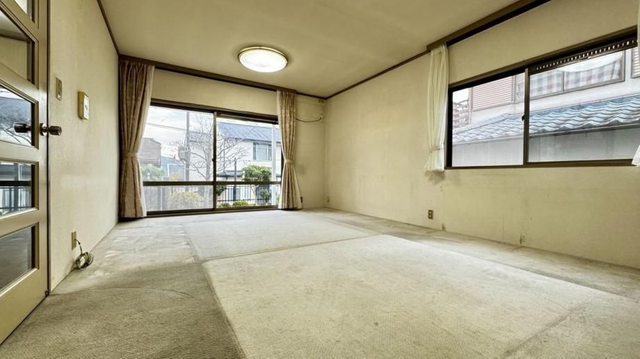 5LDK Detached House with Garden for Sale in Ikeda, Osaka - Thumbnail 2