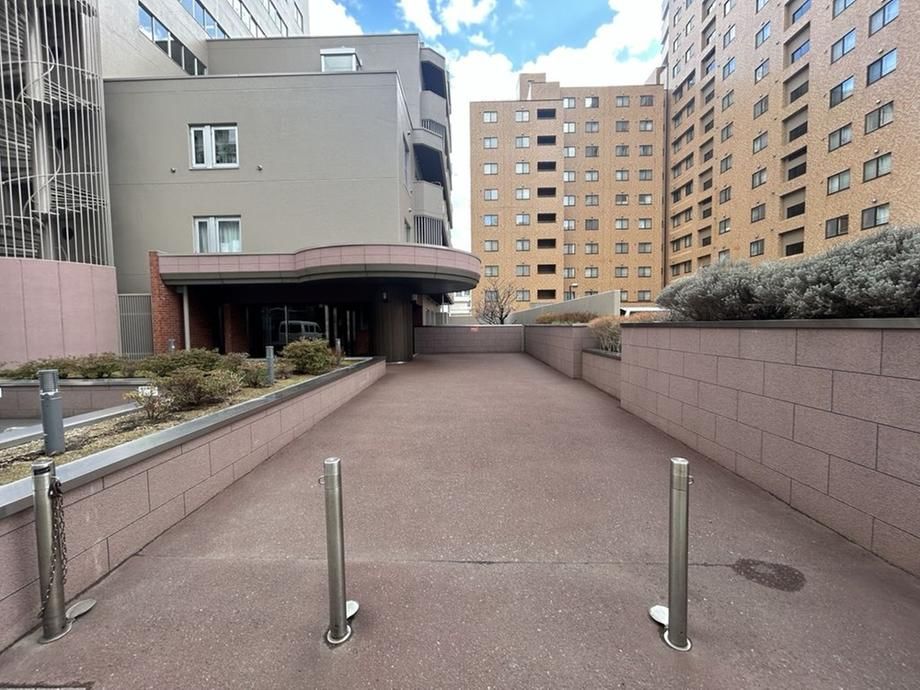 Renovated 1LDK+S Apartment Near Nakajima Park, Sapporo - Thumbnail 2